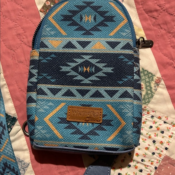 Wrangler Blue and Tan Geometric Crossbody Bag - Picture 2 of 5